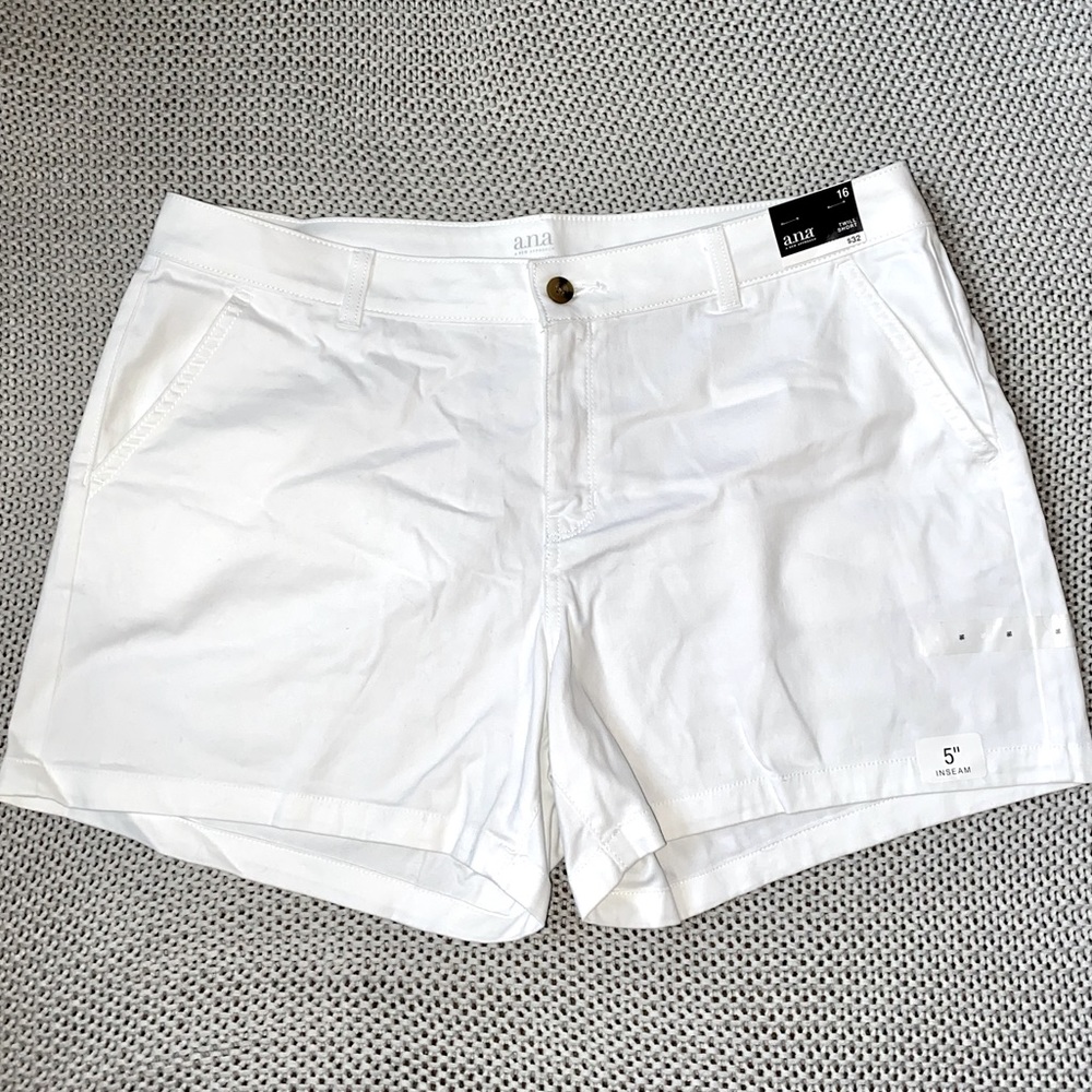 NWT White Twill 5” Short
